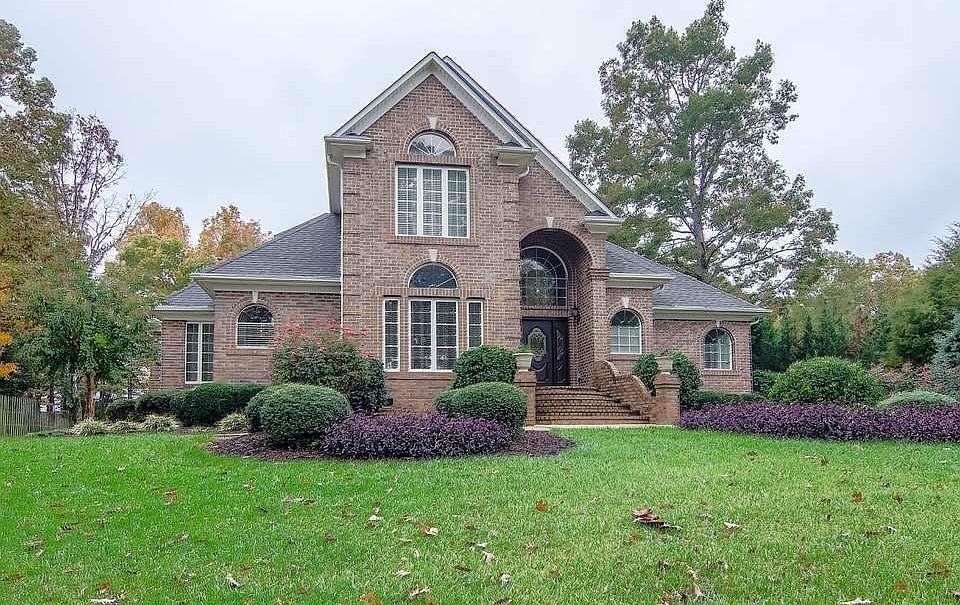 1st image of 456 S Oakley Ln