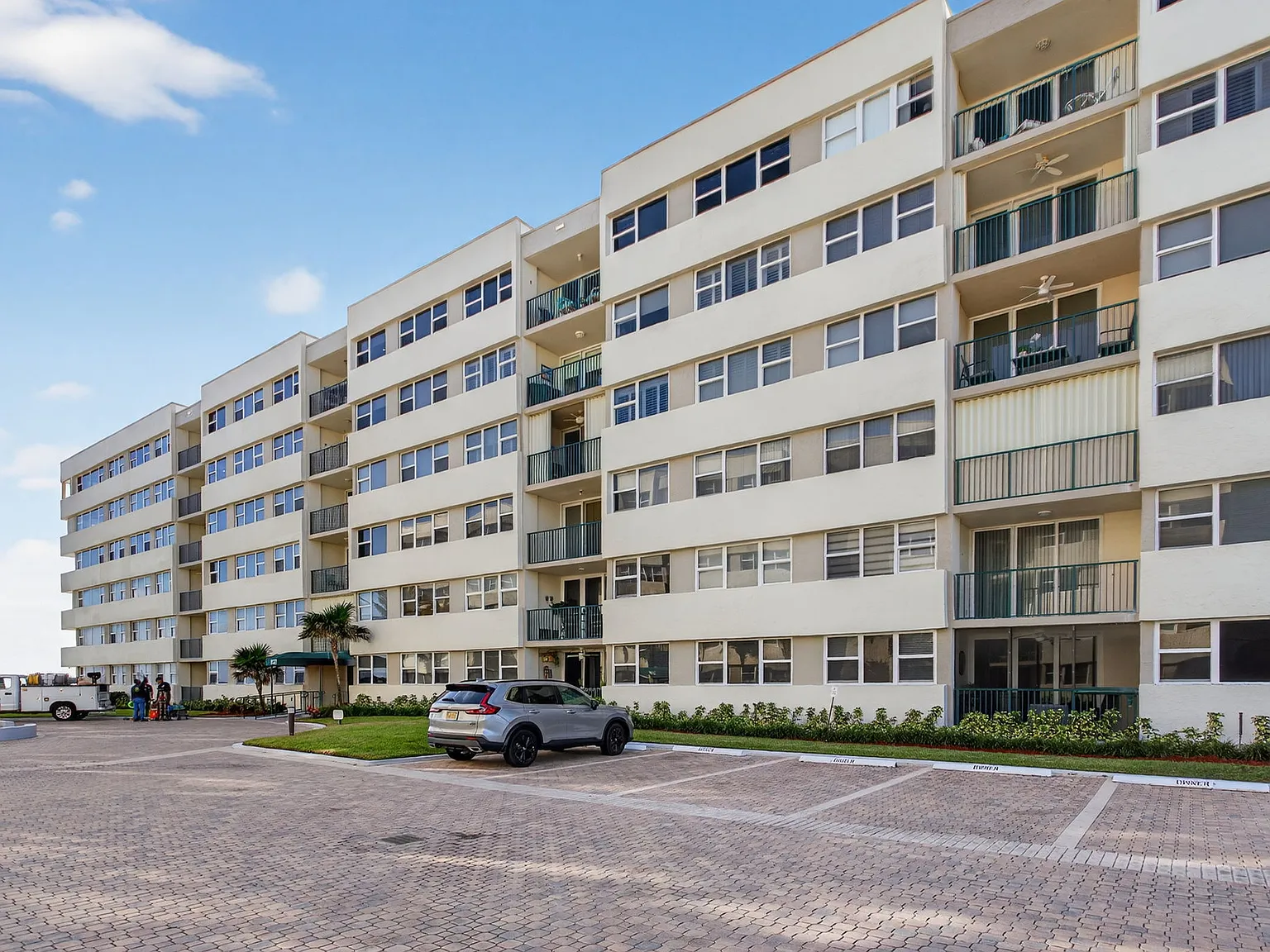 2 bed, 1150 sqft, $3,600 — Photo 2