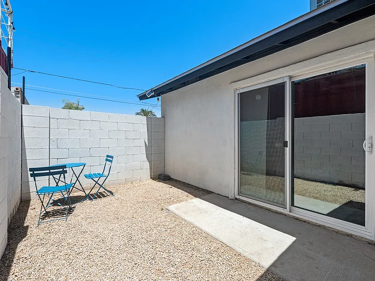 1110 E Polk St #4 — Photo 5