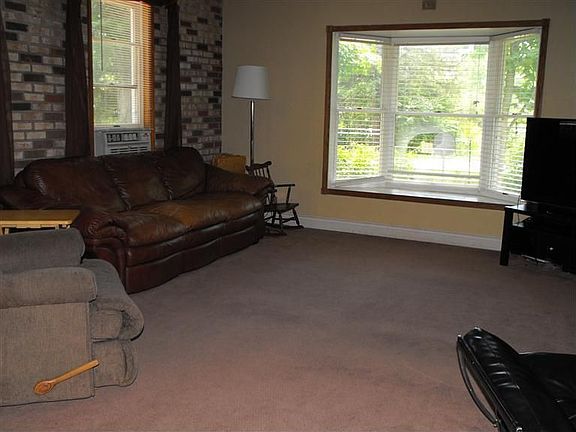 2nd image of 6527 N Montgmy Co L Rd