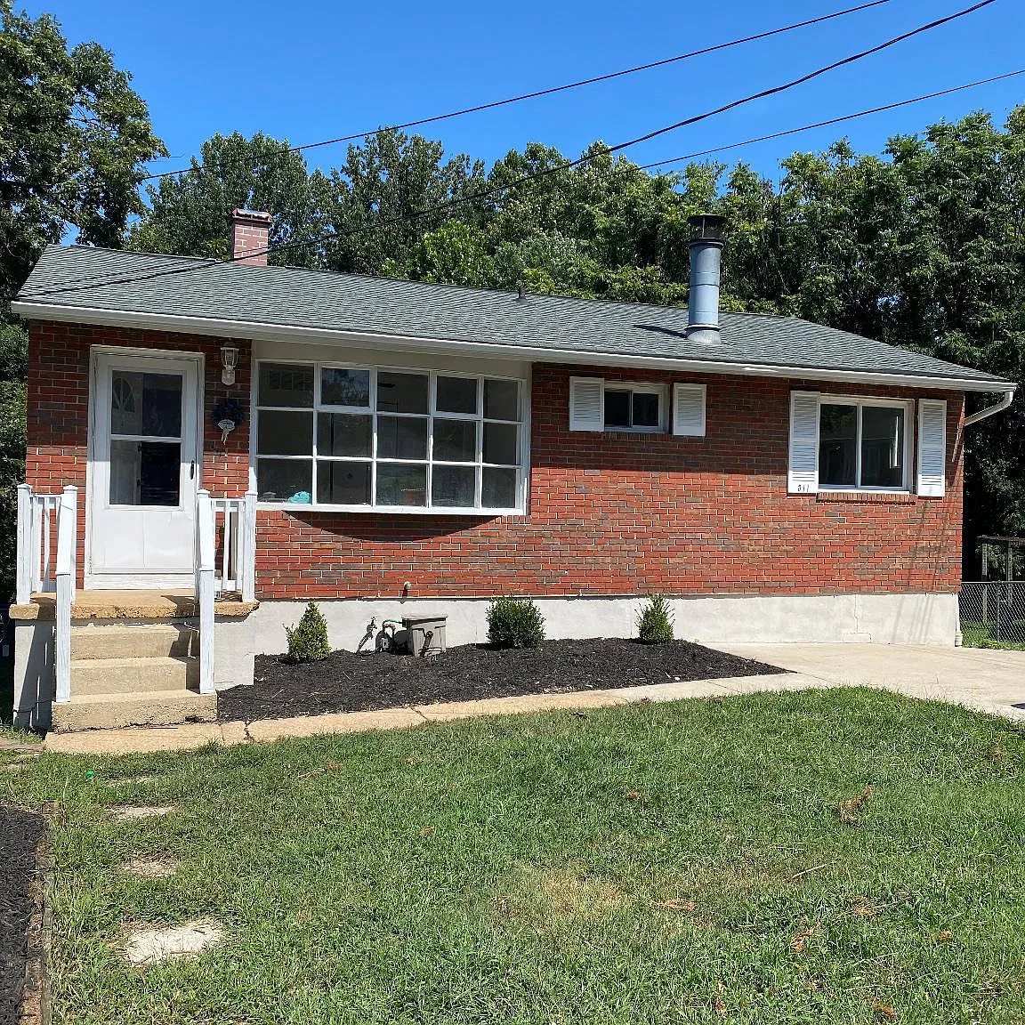 3 bed, 2.0 bath, 1464 sqft, $2,500 — Photo 2