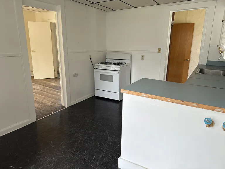114-116 W 8th St #4 — Photo 3