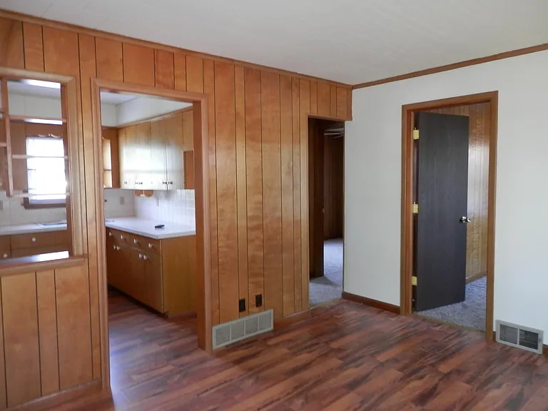 416 Zessin St — Photo 13