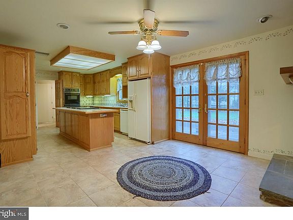 4th image of 431 W Greenway St