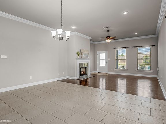 3rd image of 1576 Riverview Ln