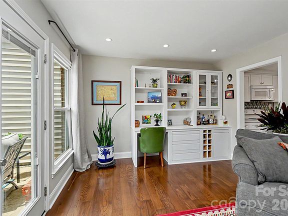 5th image of 8333 Knights Bridge Rd