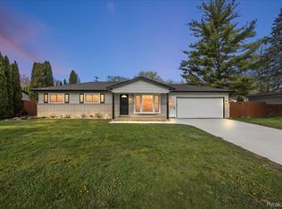 47349 Nita Dr, Utica, MI 48317
