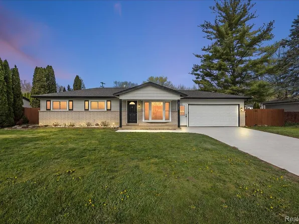 47349 Nita Dr, Utica, MI 48317