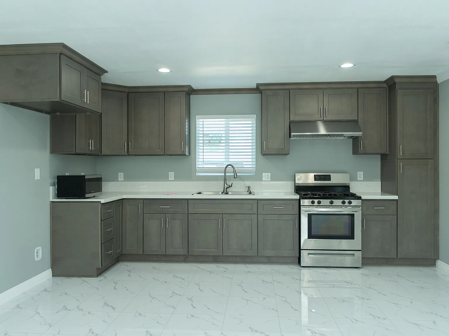 2 bed, 875 sqft, $1,850 — Photo 1