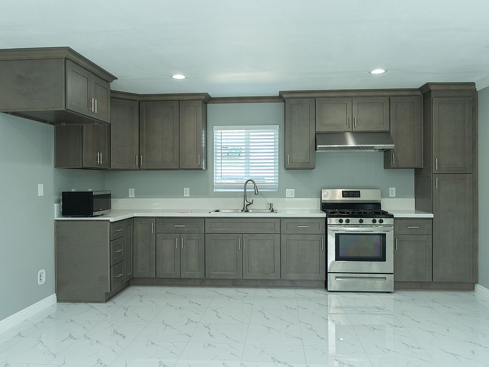1st image of 1629 W Fountain Way