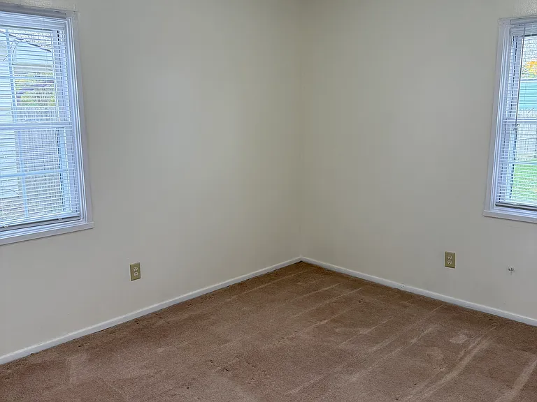411 Eberhart Dr — Photo 9