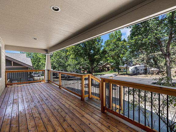 5th image of 20729 Nicolette Dr