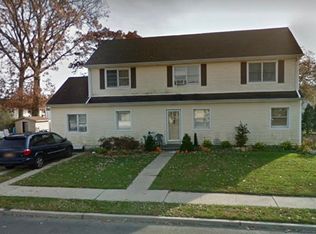 47 Park Ln, Massapequa, NY 11758