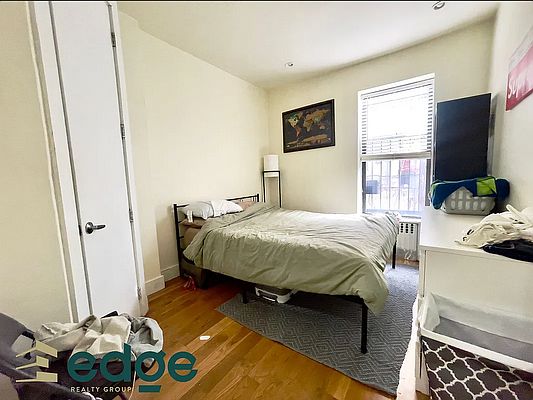 3rd image of 1058 Bergen St APT 1RB