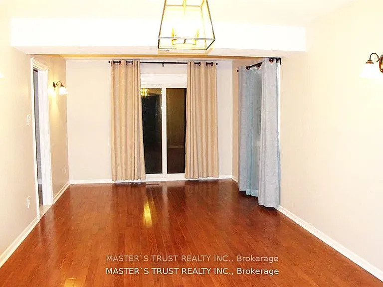 2253 Constance Dr — Photo 3