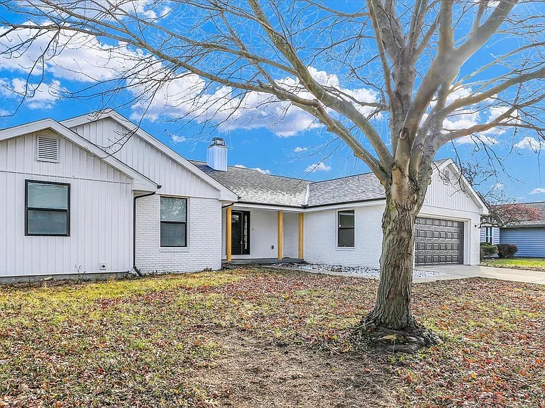 4011 Danbury Dr — Photo 2