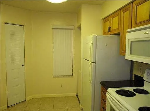 2 bed, 2.0 bath, 1044 sqft, $2,100 — Photo 4