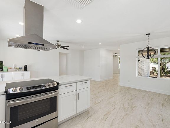 5th image of 1553 W PLANA Avenue