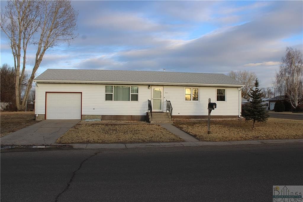 301 Fir St Glendive Mt 59330 Mls 316693 Zillow
