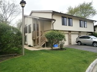 4 Wildwood Ln UNIT H, Bolingbrook, IL 60440