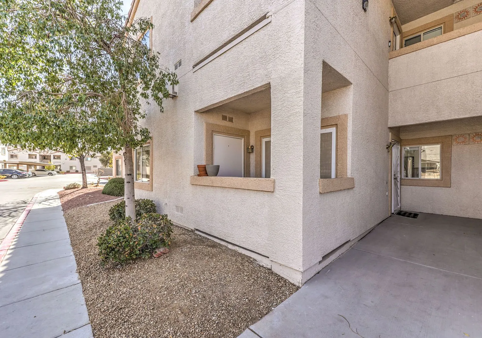 fully furnished, 1 bed, 1 bath condo in gated community — Photo 2
