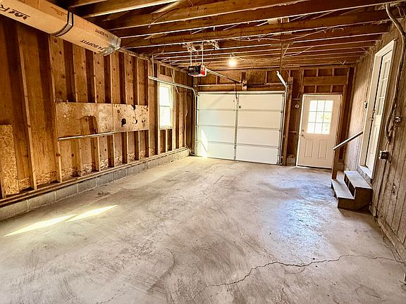 4th image of 1300 Cambell Way