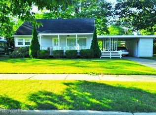 1069 W Summit Ave, Muskegon, MI 49441