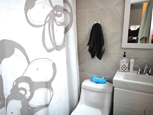 Rented by Makover Group Inc | media 29