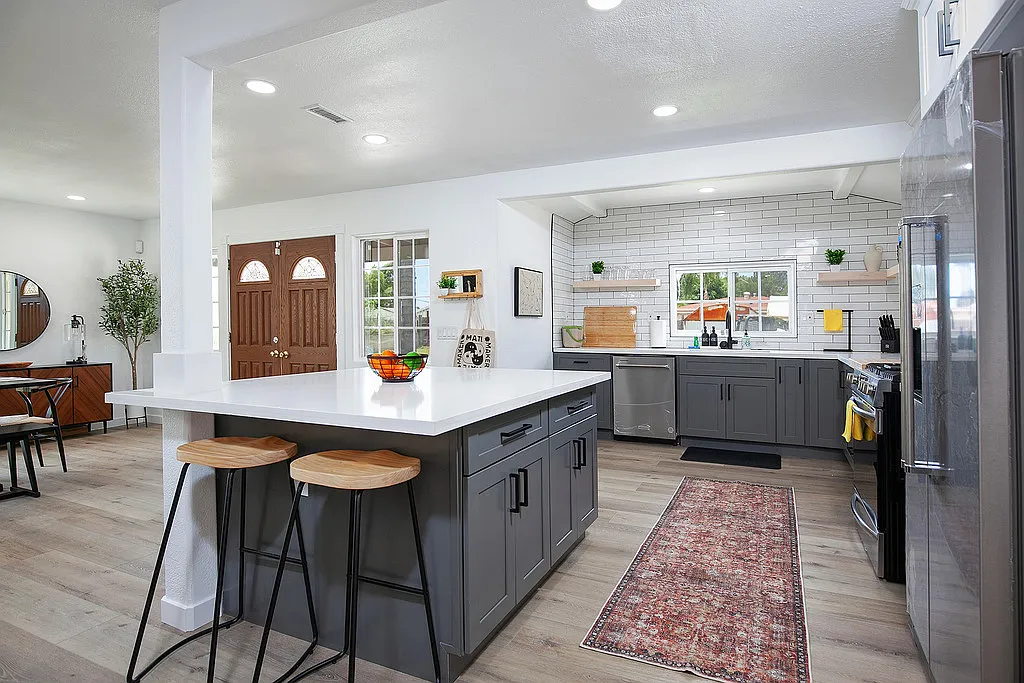 4 bed, 2.0 bath, $8,125 — Photo 4