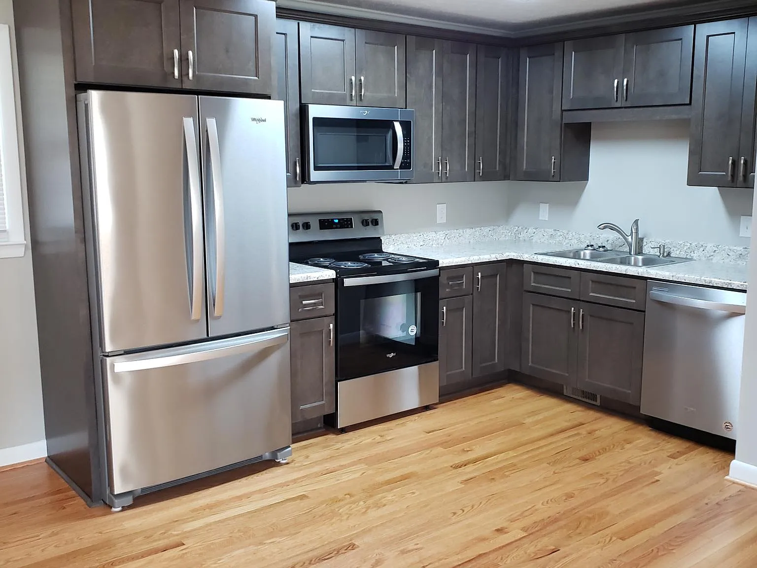 3 bed, 1150 sqft, $1,800 — Photo 2