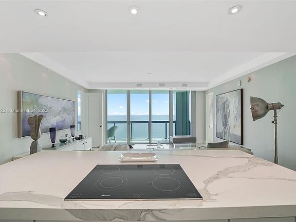 4th image of 6899 Collins Ave Unit 2407