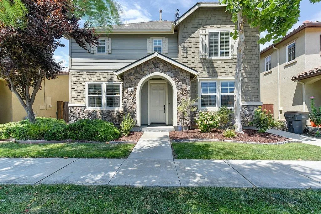 2637 Nicolson Cir photo 1