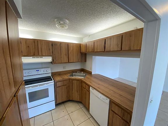 4th image of 1011 Green Pine Blvd APT A3