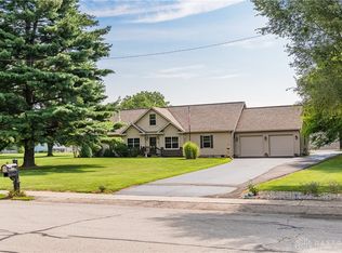 945 Ormsby Dr, Xenia, OH 45385
