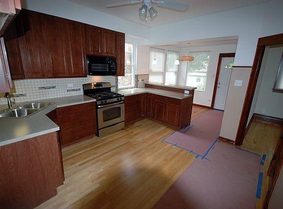 4th image of 2312 Cuyler Ave