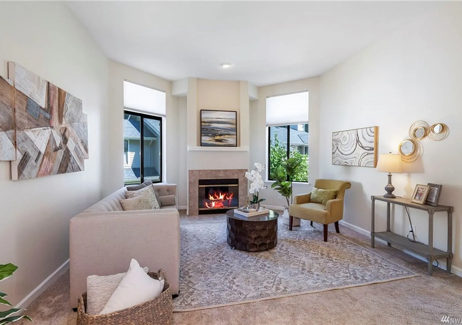 Charming 2 Bed 2 Bath Condo in Sought After Redmond — Photo 3