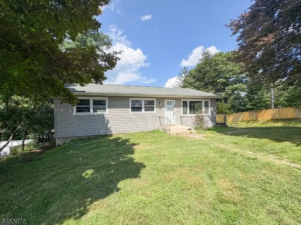101 Winding Hill Rd, Hopatcong Boro, NJ 07843