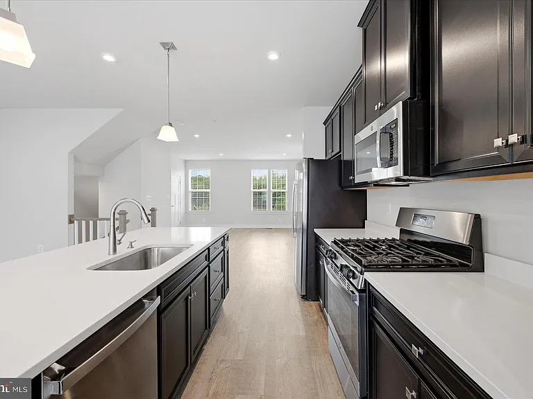 1550 Adamson Way — Photo 18