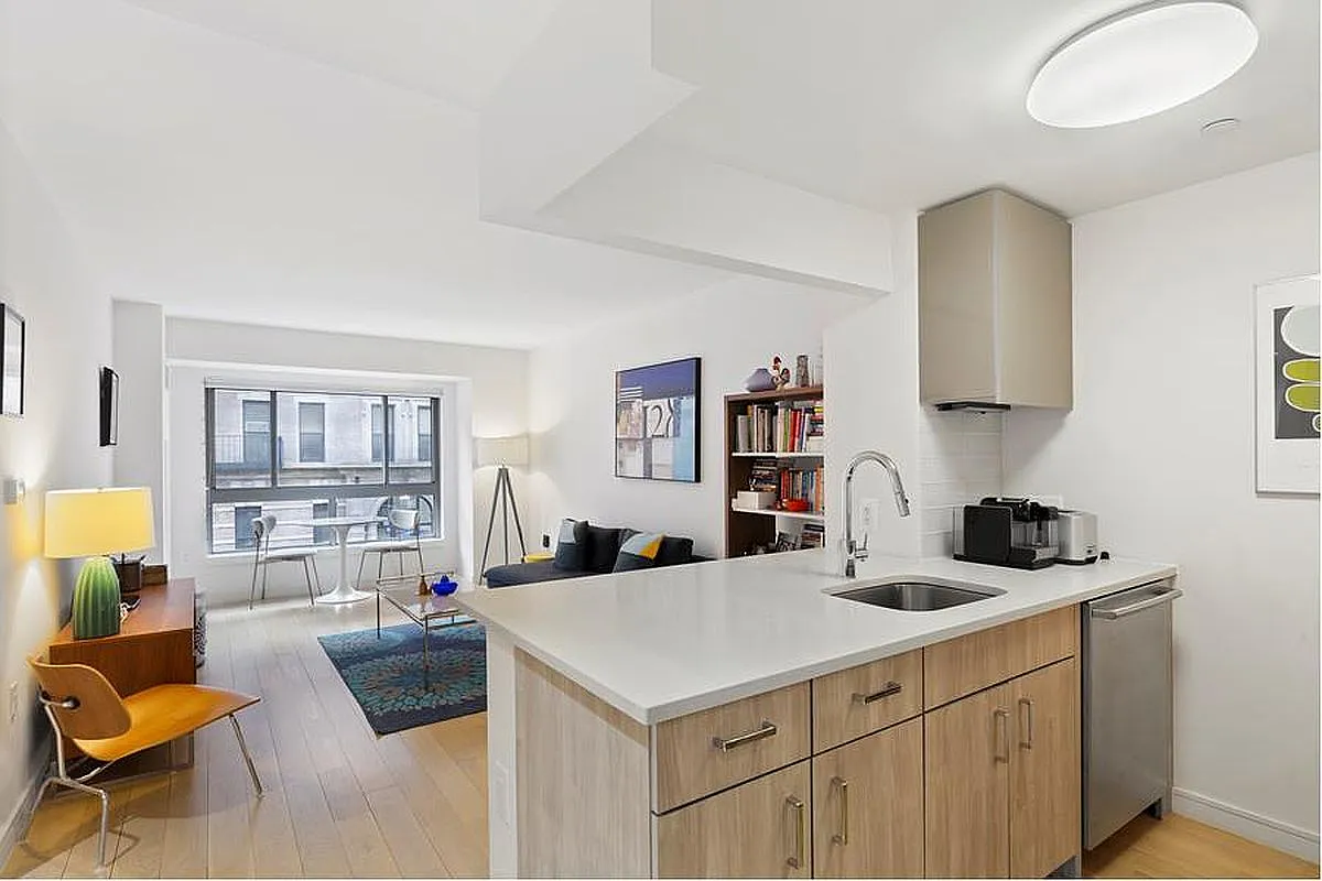 171 W 131st St APT 203 photo 1