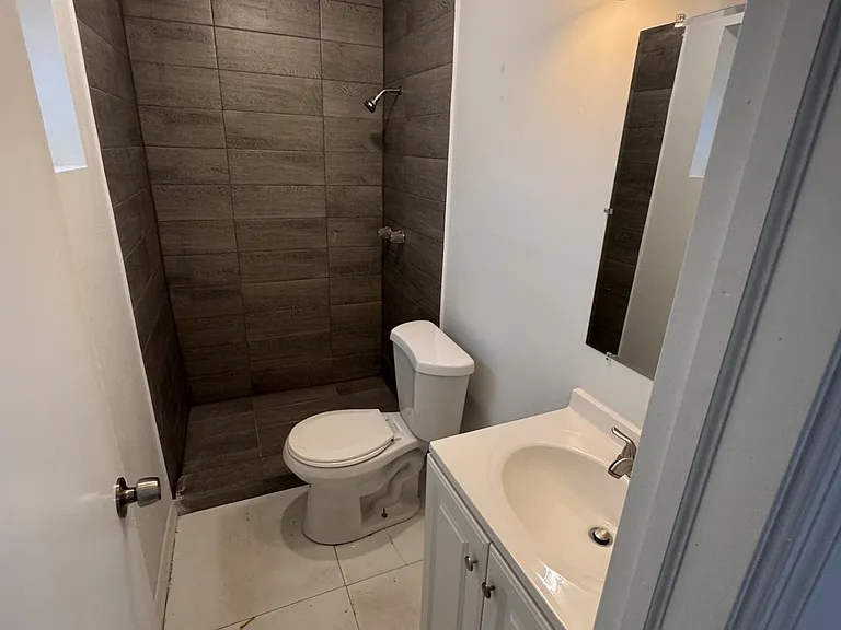200 SW 20th Ave #2 — Photo 6