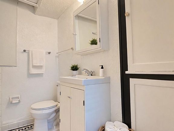 5th image of 614 Peden St #B