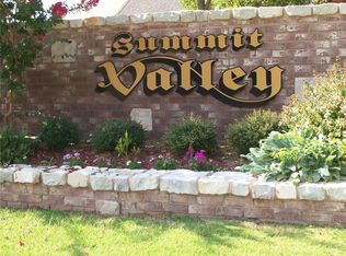 2116 Valley Holw, Norman, OK 73071