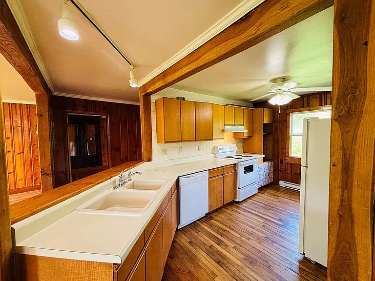2700 Meadowbrook Dr — Photo 18