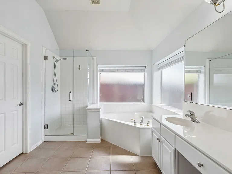 8447 Firewheel Ln — Photo 17