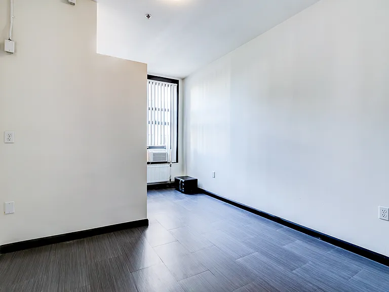 423 W 8th St #313 — Photo 10