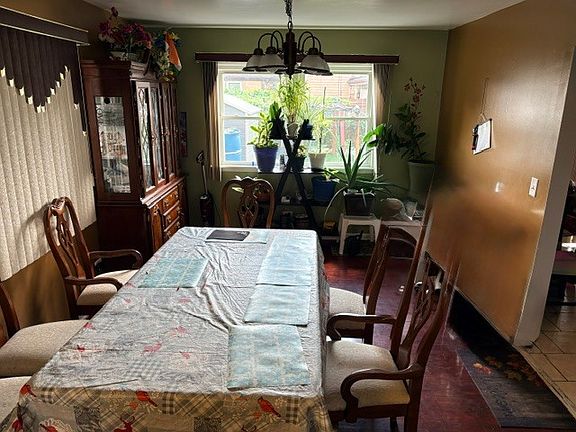 3rd image of 231 W Diversey Ave
