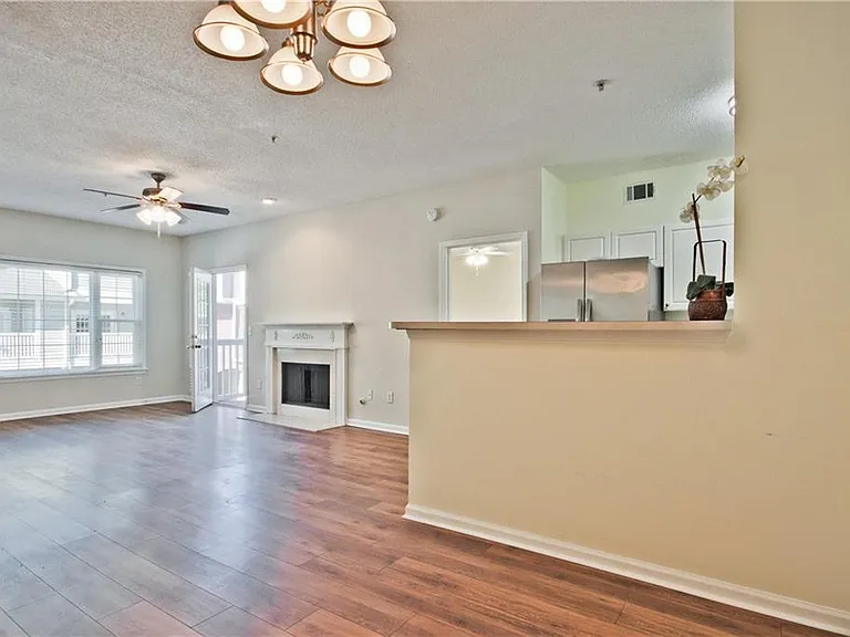 8102 Woodland Ln #8102 — Photo 10