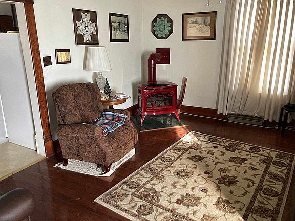 3rd image of 2130 Gilmore Ln