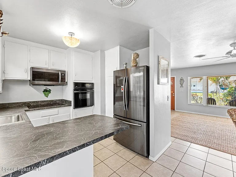 301 S Ramona Ave — Photo 12