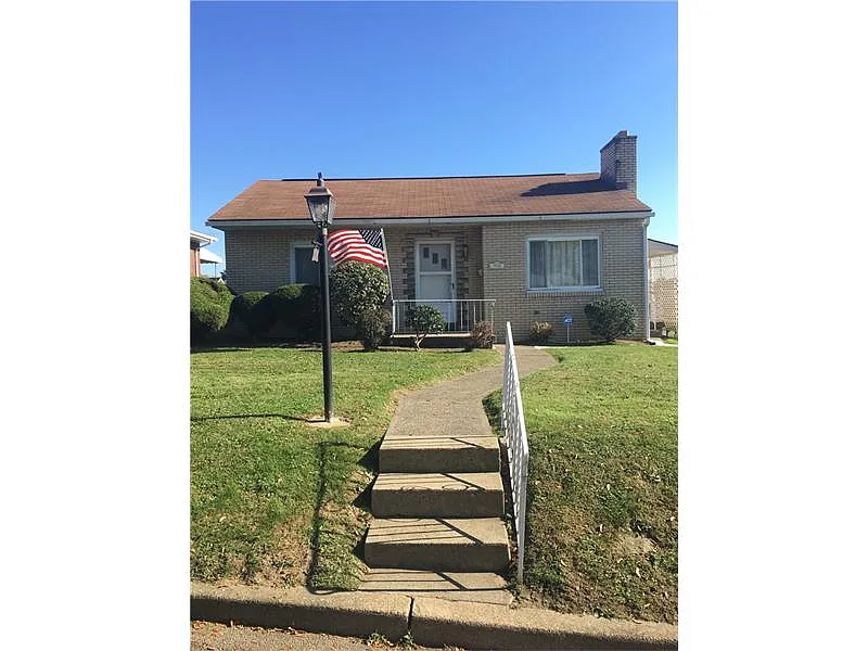 944 Emerson St photo 1